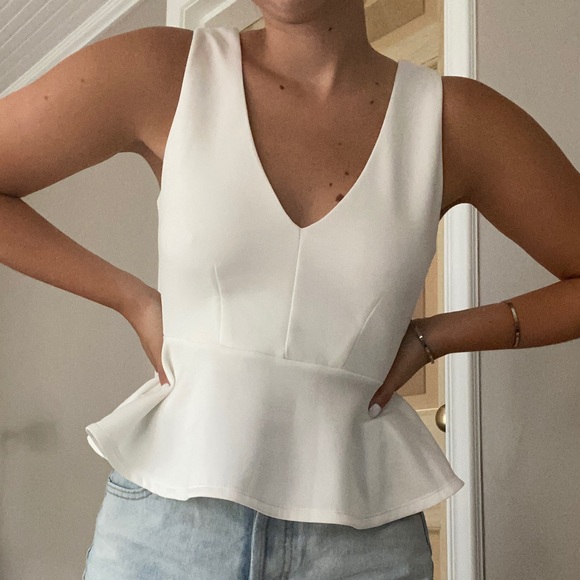 Forever 21 Tops - Forever 21 White V-Neck Peplum Crop Top